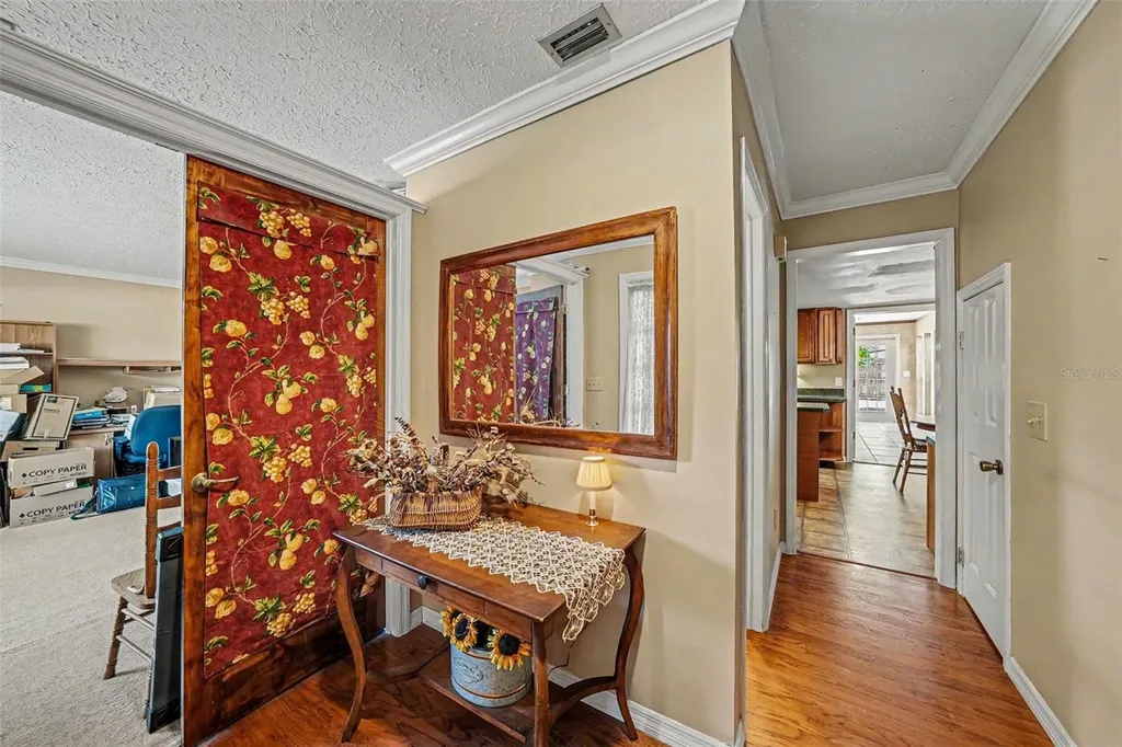 6612 Peachtree Drive Tampa FL 33617