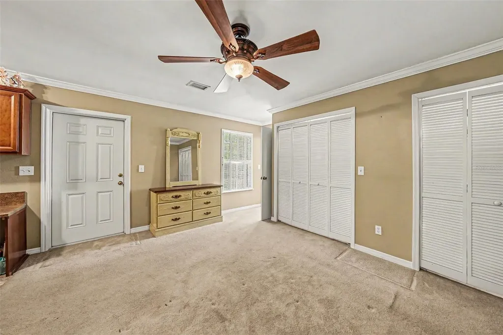 6612 Peachtree Drive Tampa FL 33617