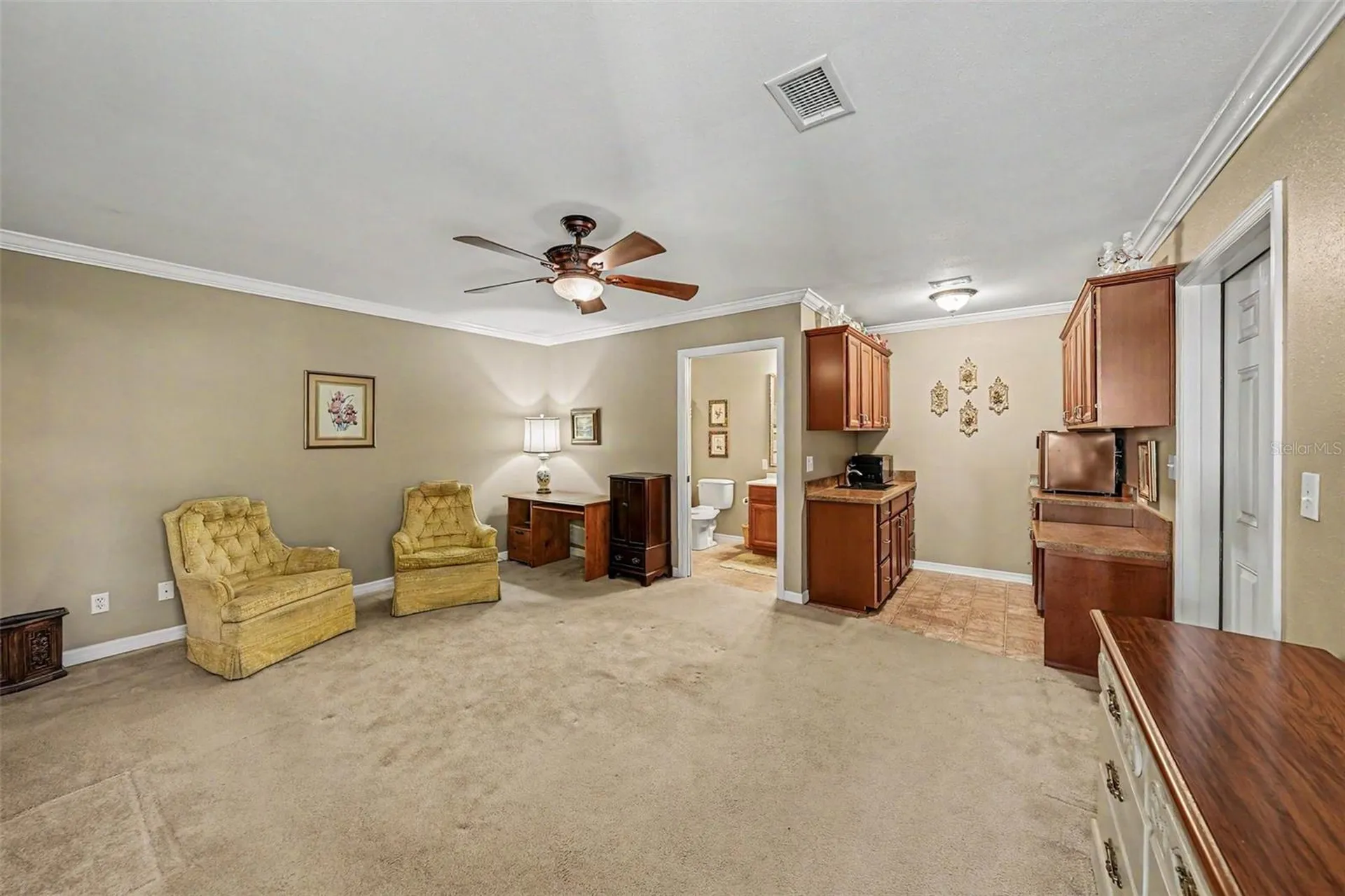 6612 Peachtree Drive Tampa FL 33617