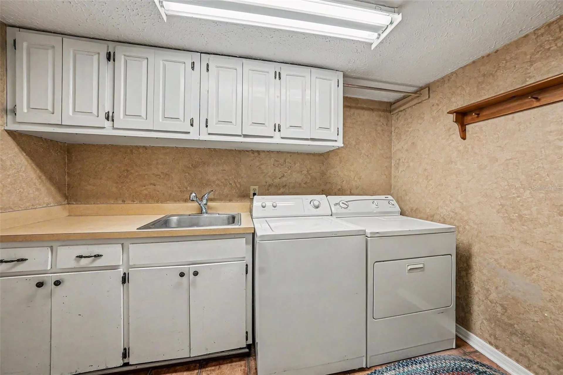 6612 Peachtree Drive Tampa FL 33617