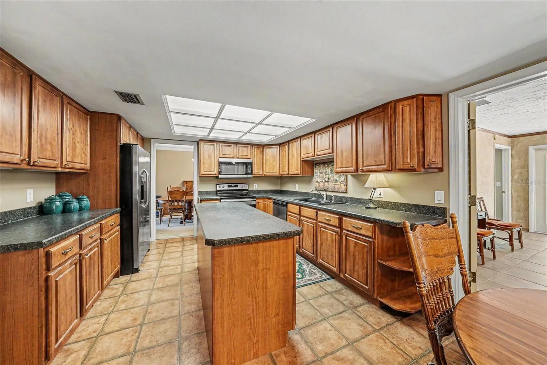 6612 Peachtree Drive Tampa FL 33617
