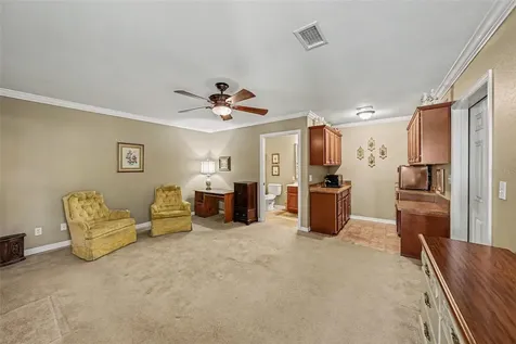6612 Peachtree Drive Tampa FL 33617