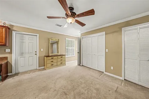 6612 Peachtree Drive Tampa FL 33617