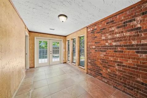 6612 Peachtree Drive Tampa FL 33617