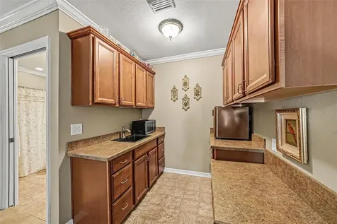 6612 Peachtree Drive Tampa FL 33617