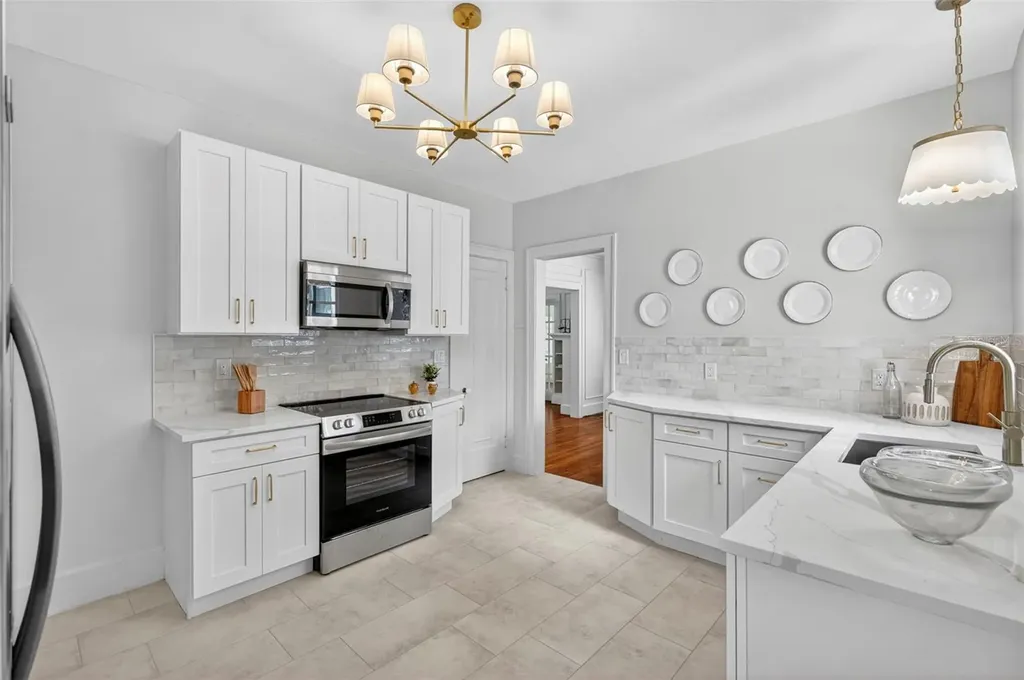 7602 Dartmouth Avenue N St Petersburg FL 33710