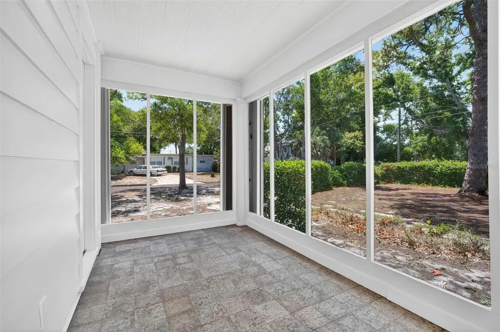 7602 Dartmouth Avenue N St Petersburg FL 33710