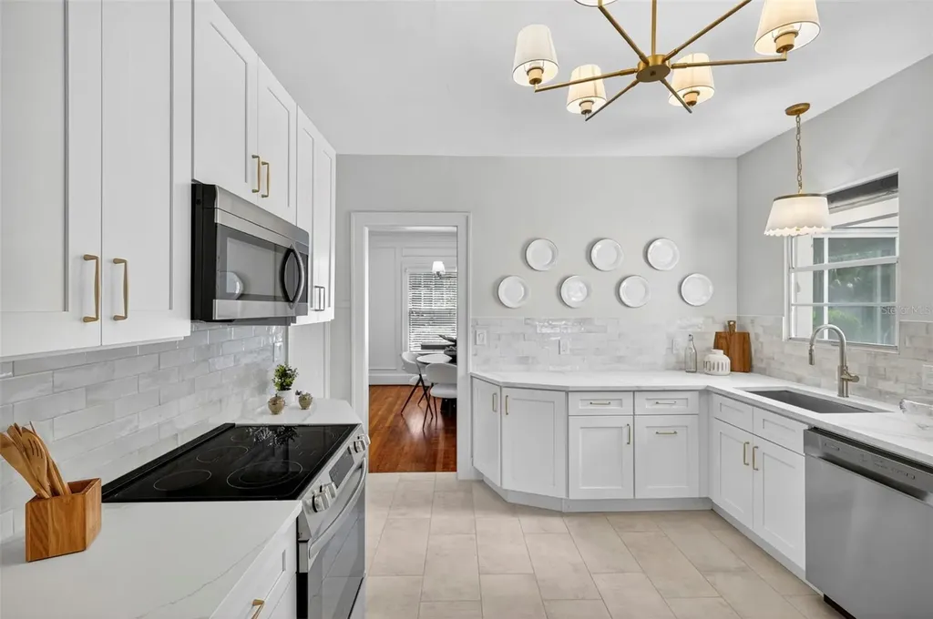 7602 Dartmouth Avenue N St Petersburg FL 33710