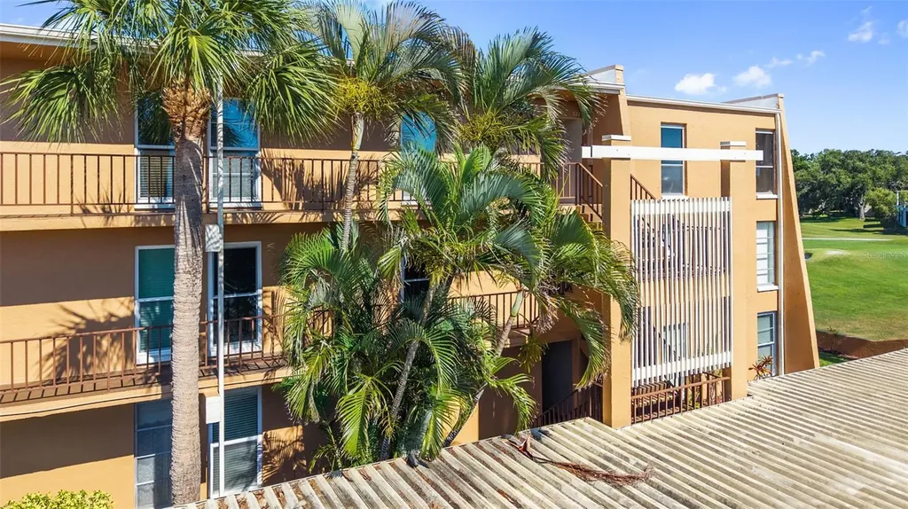 225 Country Club Drive Largo FL 33771