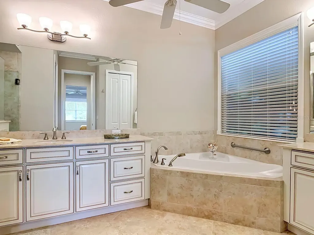 8461 Bridgeport Bay Circle Mount Dora FL 32757