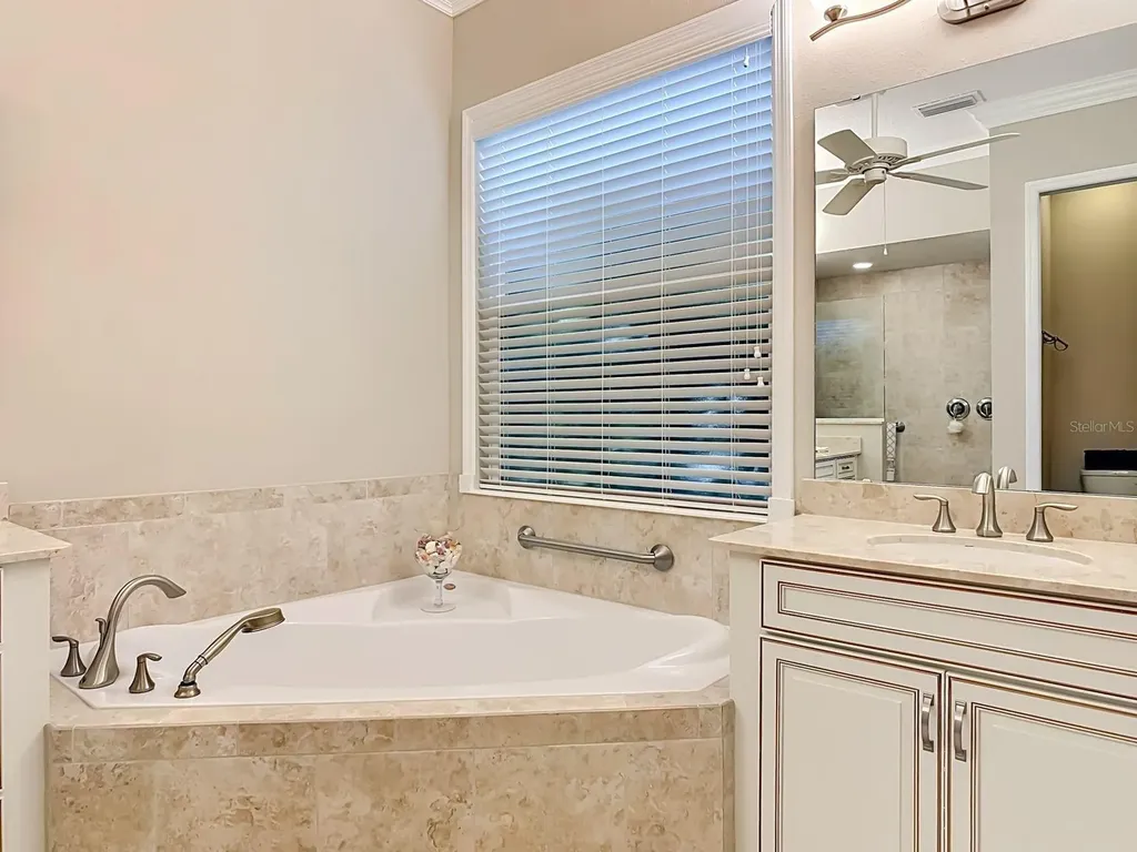 8461 Bridgeport Bay Circle Mount Dora FL 32757