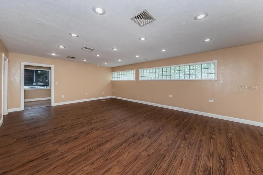 410 S Aurora Clearwater FL 33765