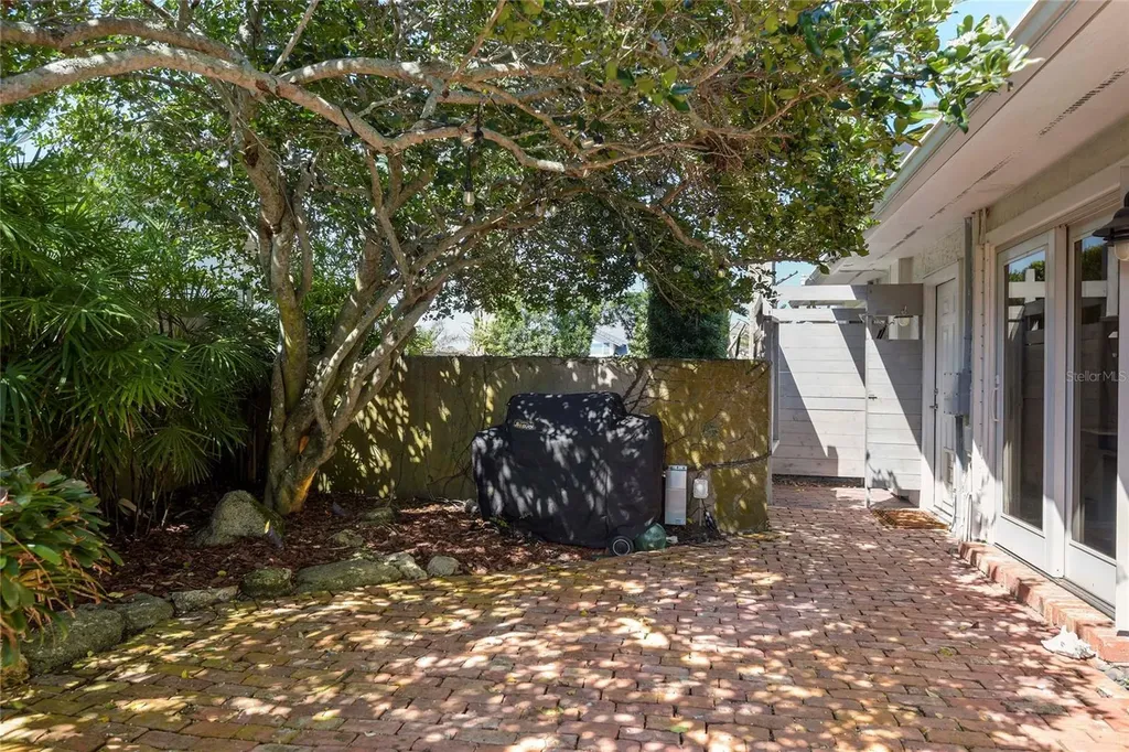 1215 Commodore Drive New Smyrna Beach FL 32168