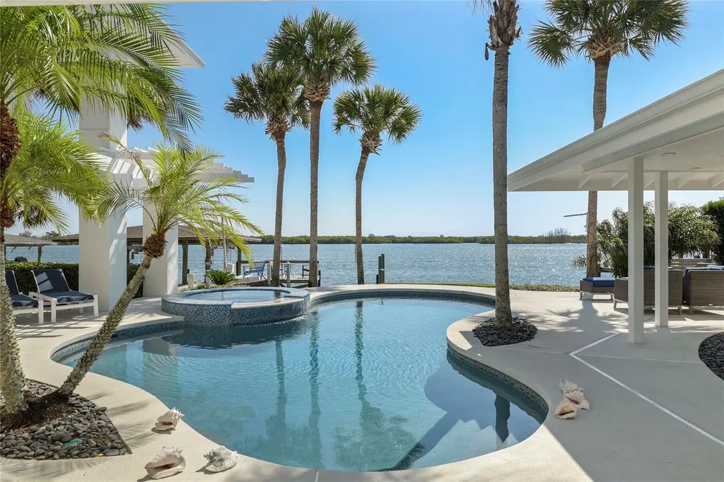 1215 Commodore Drive New Smyrna Beach FL 32168