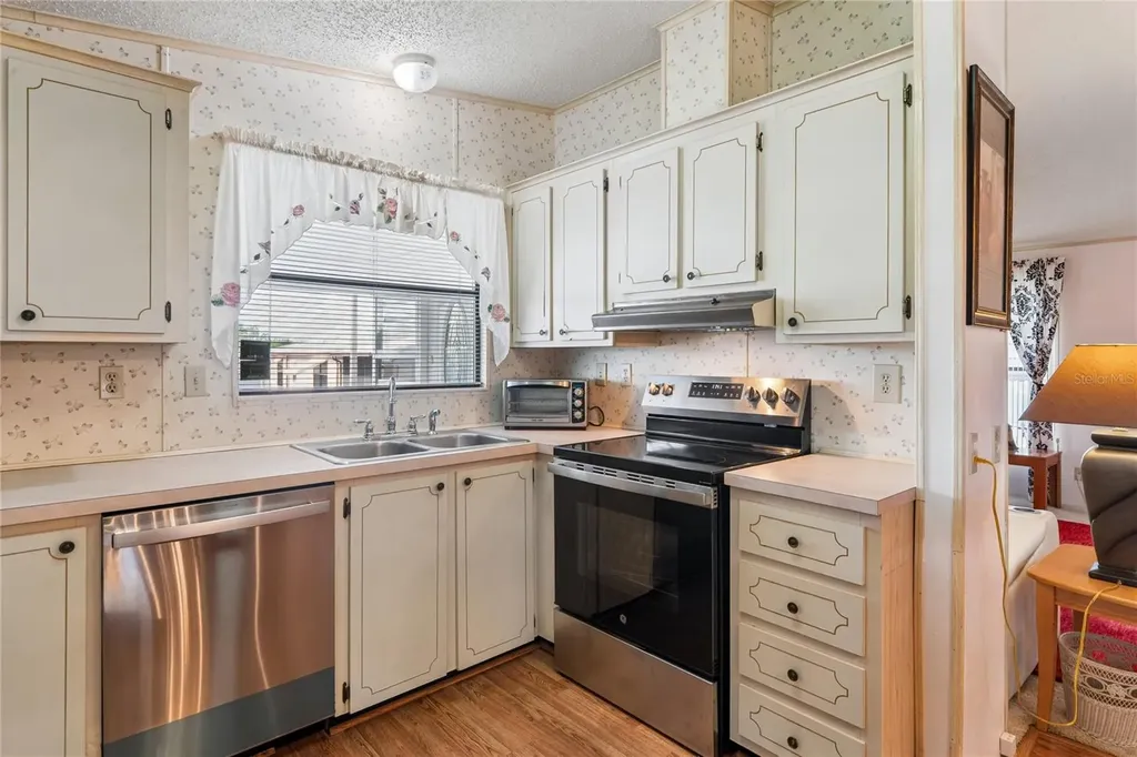 37621 Rosalita Avenue Zephyrhills FL 33541