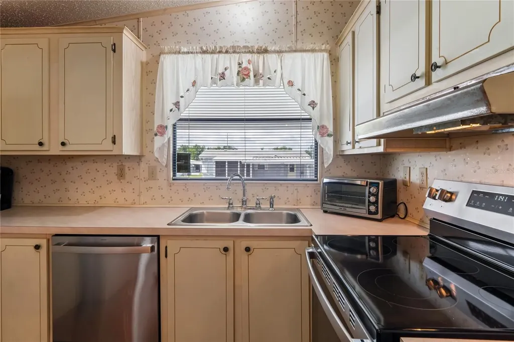 37621 Rosalita Avenue Zephyrhills FL 33541