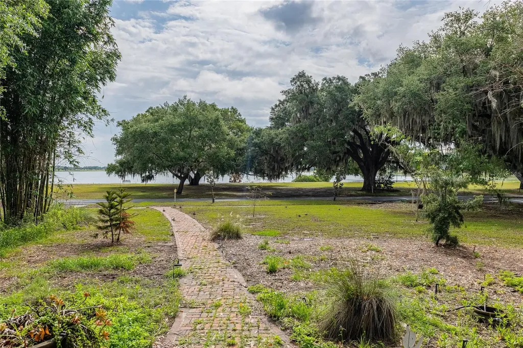 116 S Lakeshore Boulevard Lake Wales FL 33853