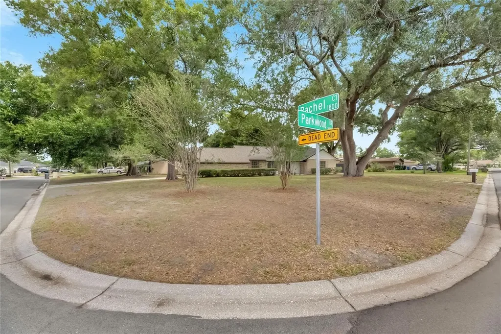 2207 Parkwood Drive Valrico FL 33594