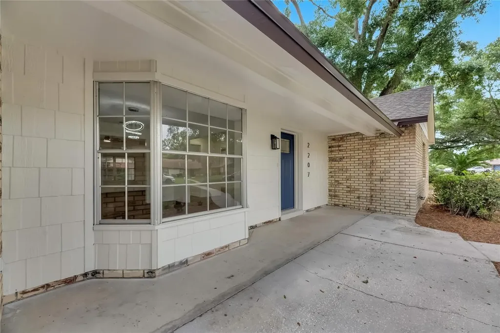 2207 Parkwood Drive Valrico FL 33594