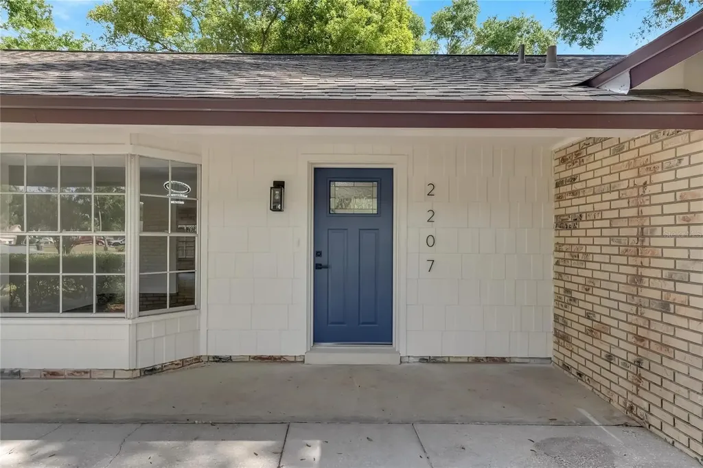 2207 Parkwood Drive Valrico FL 33594