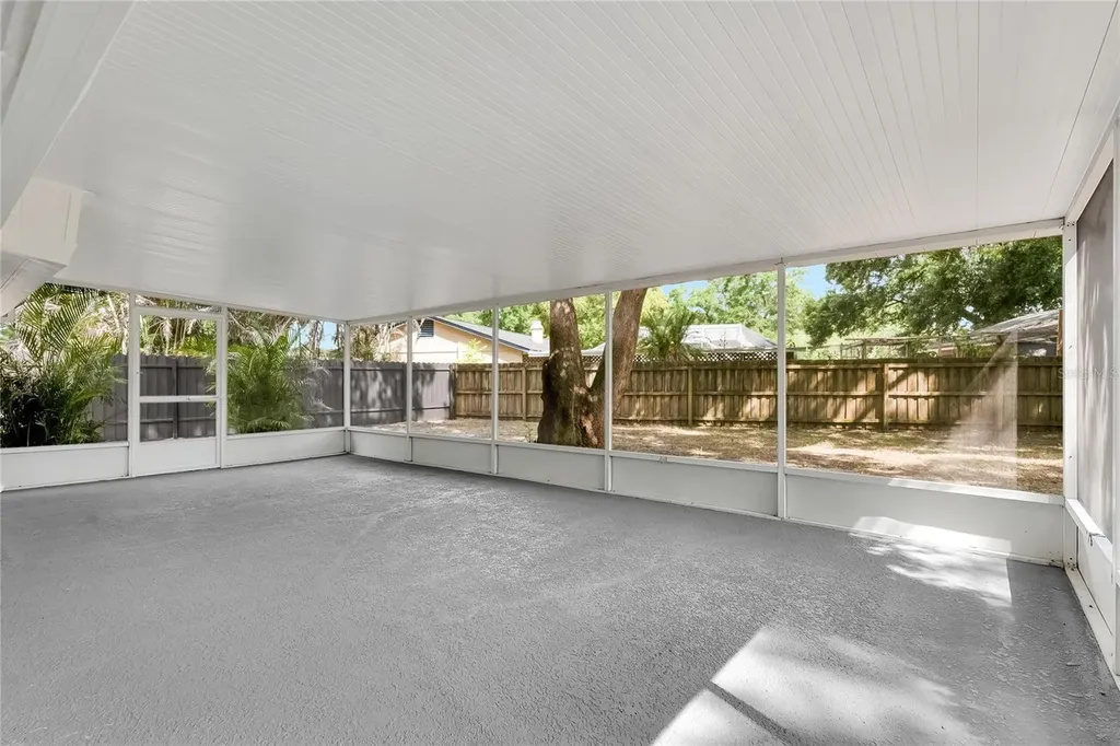 2207 Parkwood Drive Valrico FL 33594