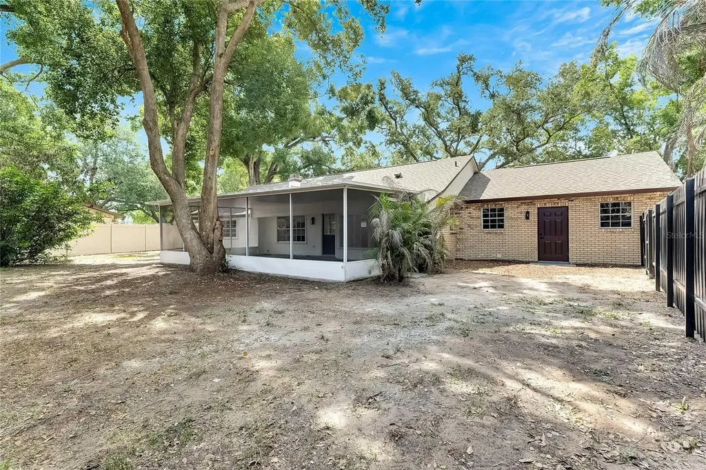 2207 Parkwood Drive Valrico FL 33594