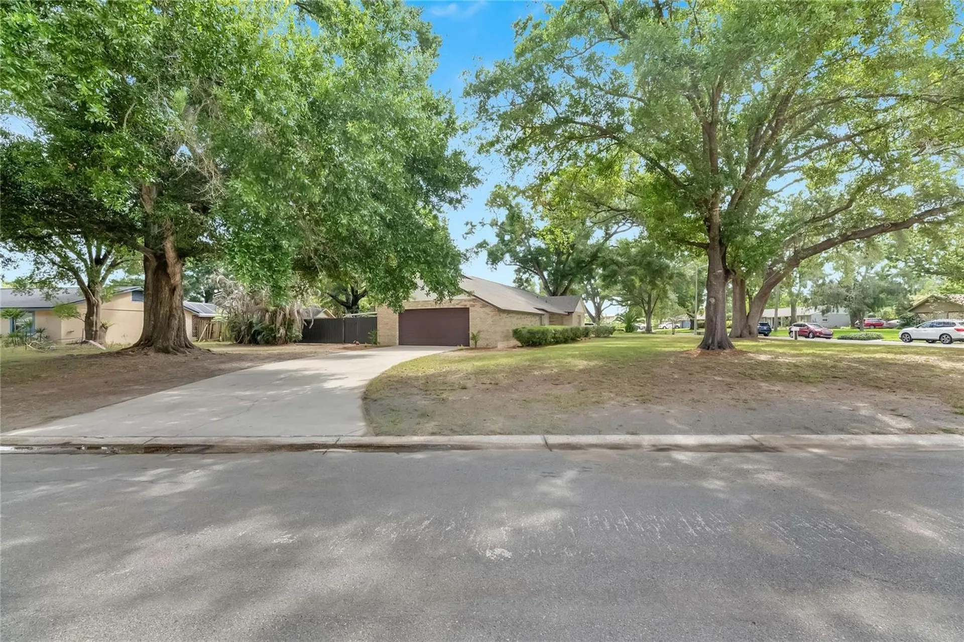 2207 Parkwood Drive Valrico FL 33594