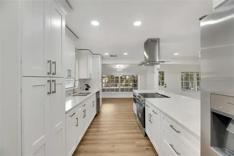 2207 Parkwood Drive Valrico FL 33594