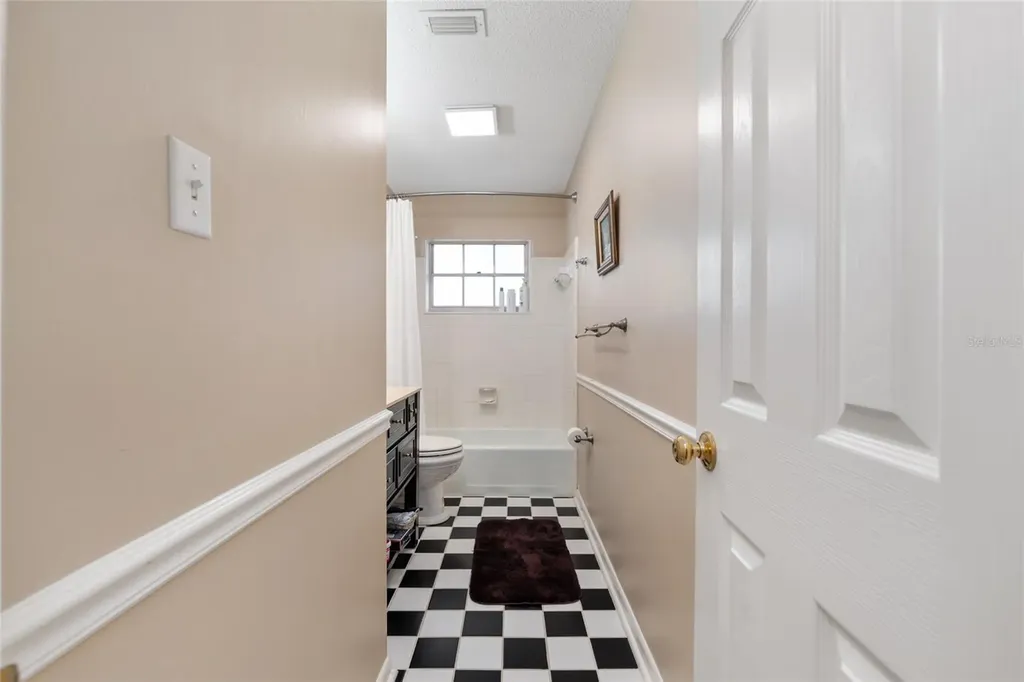 2251 NW 20th Court Gainesville FL 32605