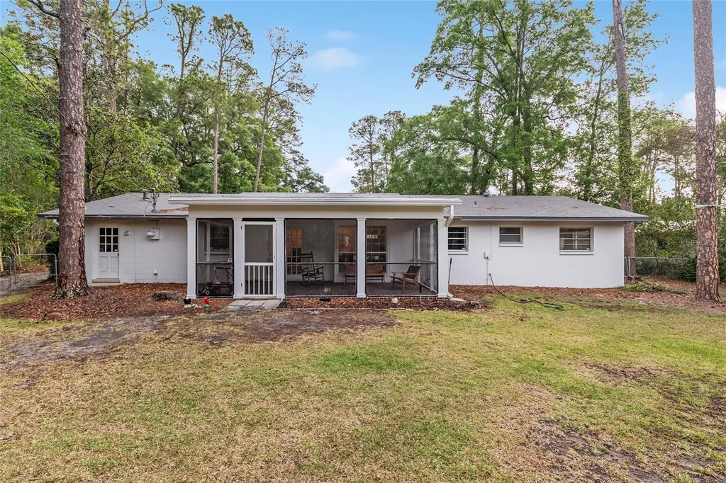 2251 NW 20th Court Gainesville FL 32605