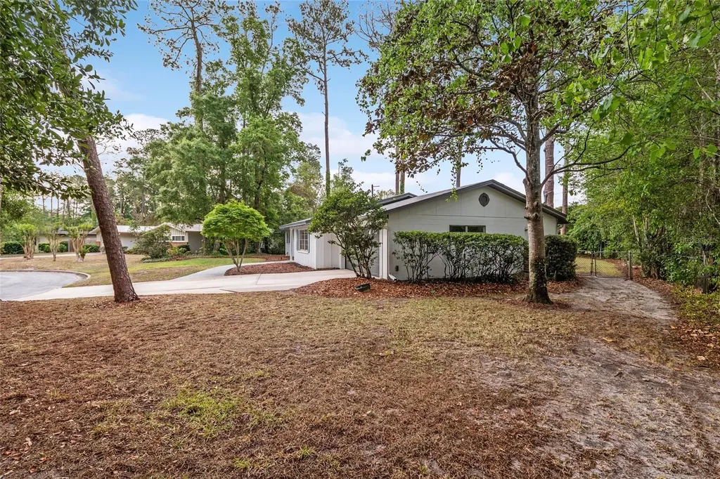 2251 NW 20th Court Gainesville FL 32605