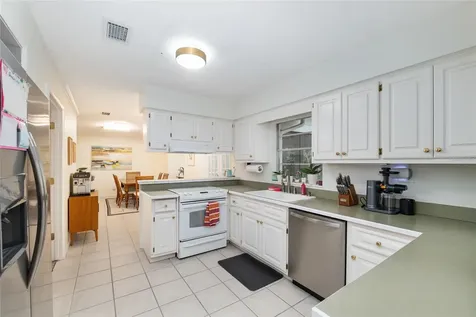 2251 NW 20th Court Gainesville FL 32605