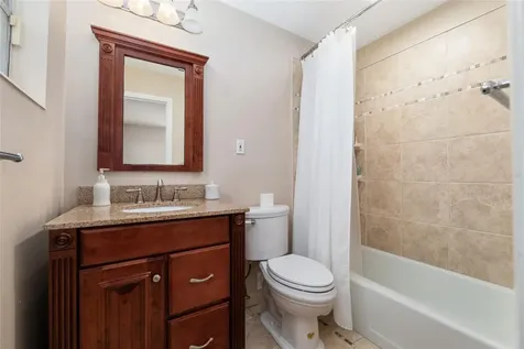 2251 NW 20th Court Gainesville FL 32605