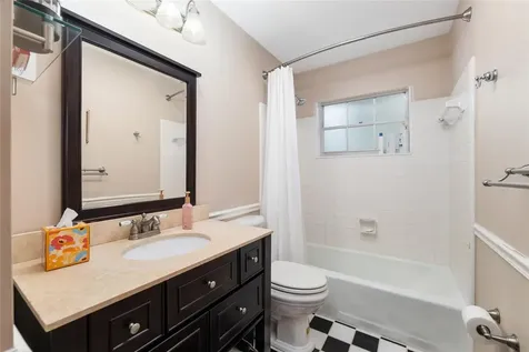 2251 NW 20th Court Gainesville FL 32605