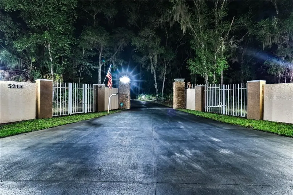 5215 N Honeycreek Terrace Crystal River FL 34428