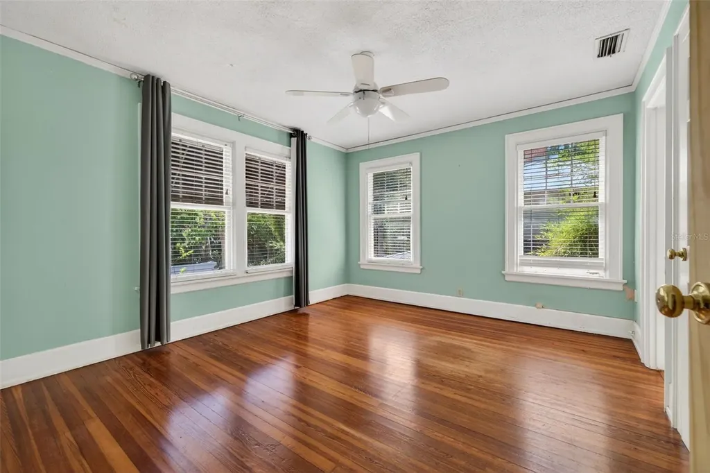 835 16th Avenue NE St Petersburg FL 33704