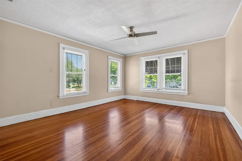 835 16th Avenue NE St Petersburg FL 33704