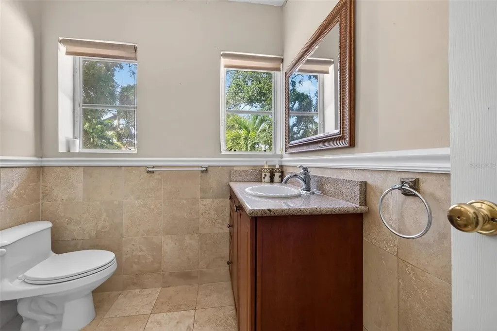 835 16th Avenue NE St Petersburg FL 33704