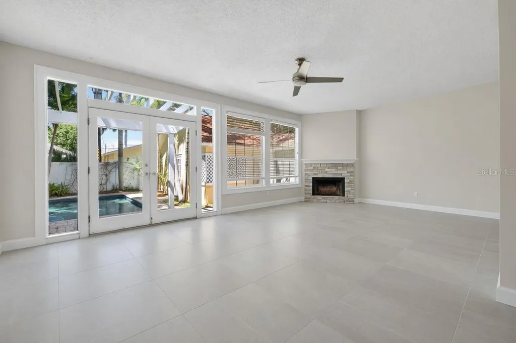 835 16th Avenue NE St Petersburg FL 33704
