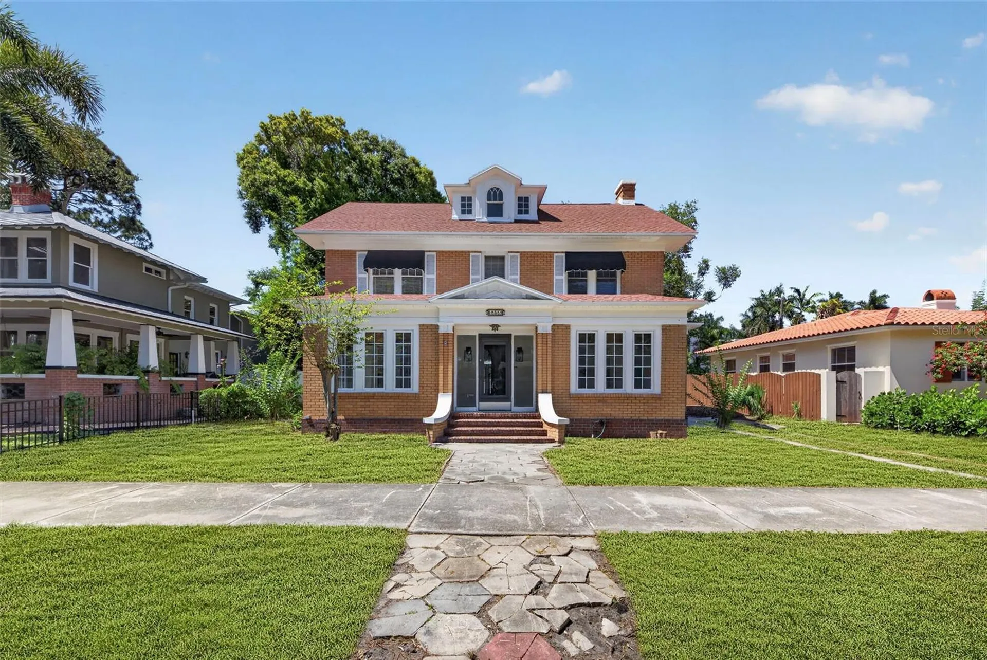835 16th Avenue NE St Petersburg FL 33704