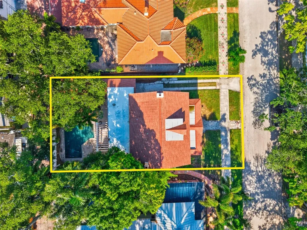 835 16th Avenue NE St Petersburg FL 33704