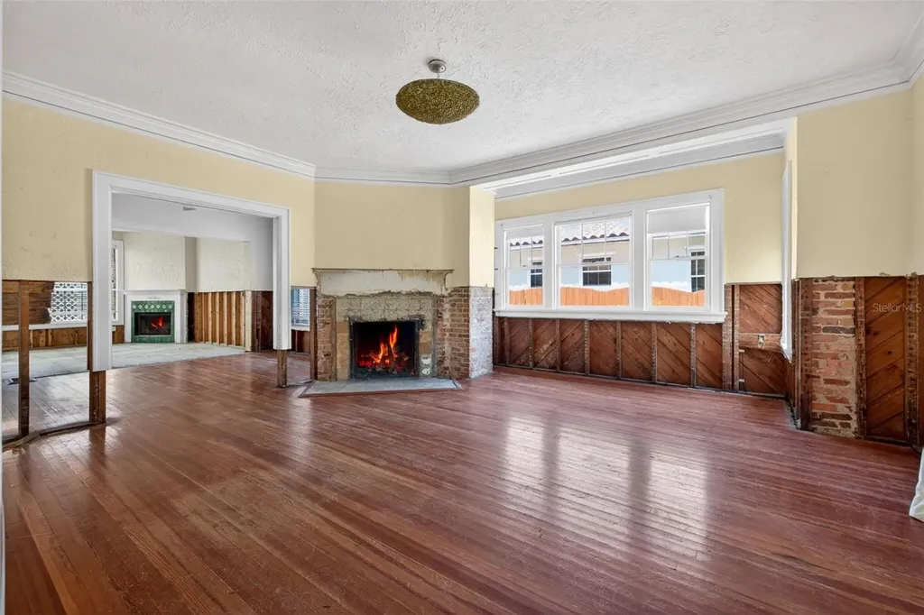 835 16th Avenue NE St Petersburg FL 33704