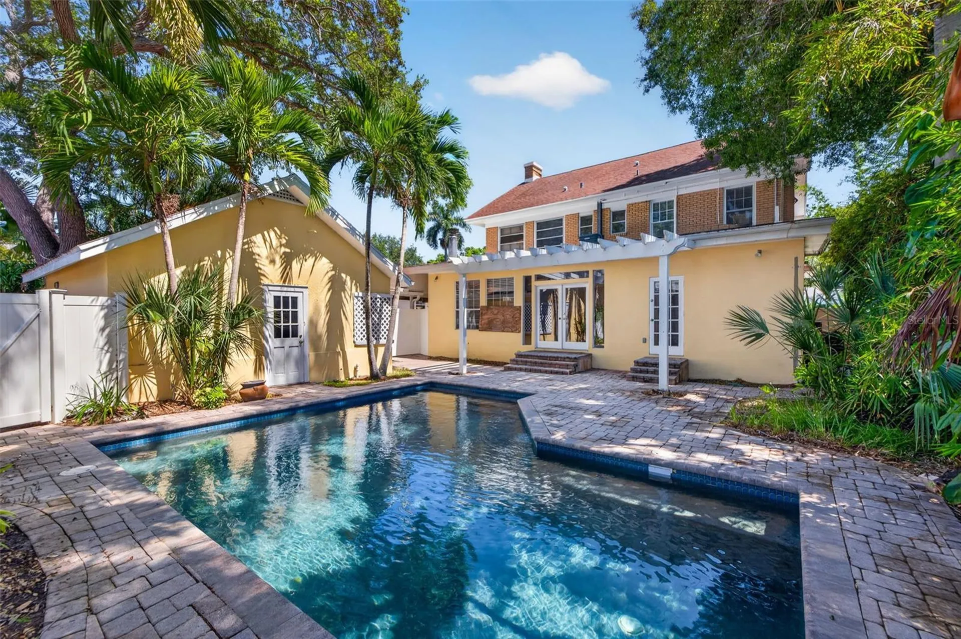 835 16th Avenue NE St Petersburg FL 33704