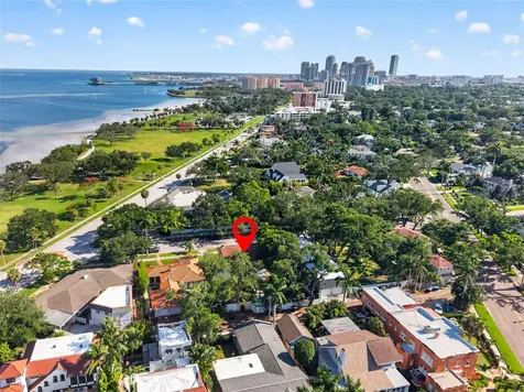 835 16th Avenue NE St Petersburg FL 33704