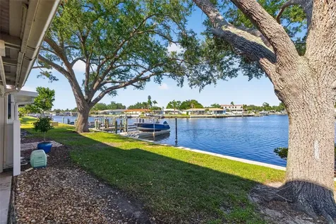 6497 Cape Hatteras Way NE St Petersburg FL 33702
