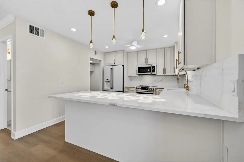 6497 Cape Hatteras Way NE St Petersburg FL 33702