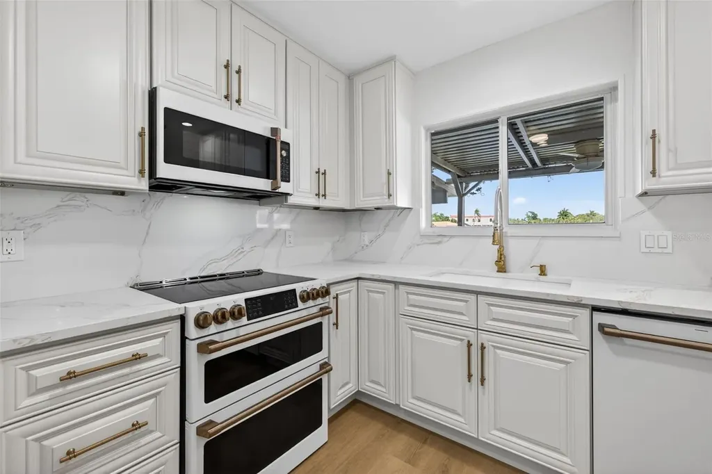 6497 Cape Hatteras Way NE St Petersburg FL 33702