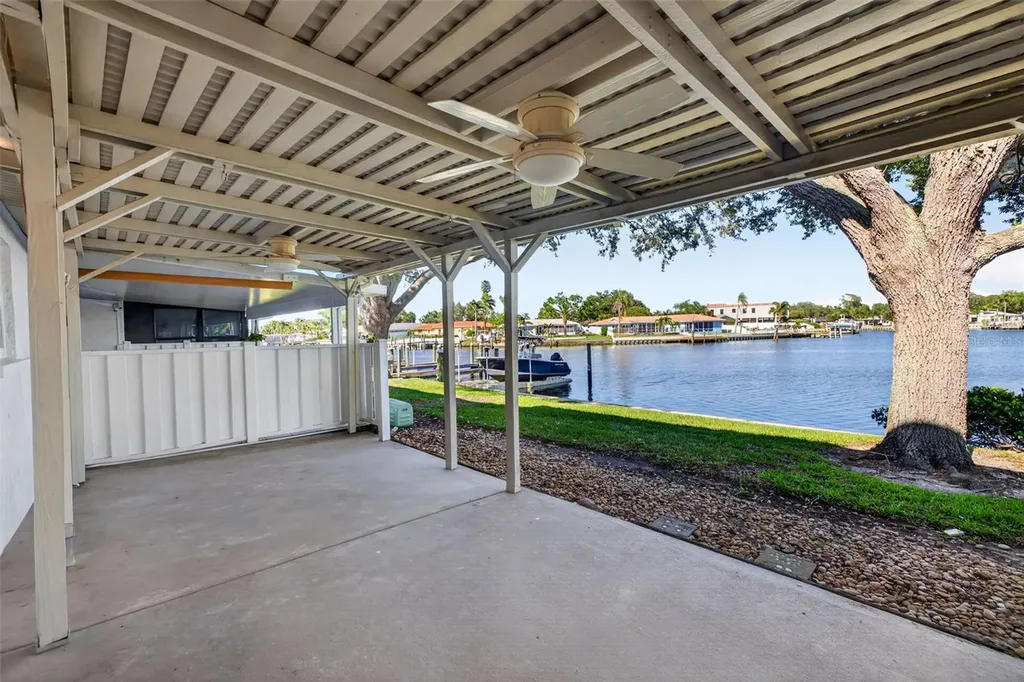 6497 Cape Hatteras Way NE St Petersburg FL 33702