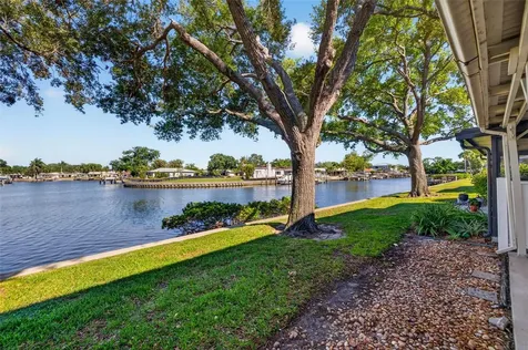 6497 Cape Hatteras Way NE St Petersburg FL 33702