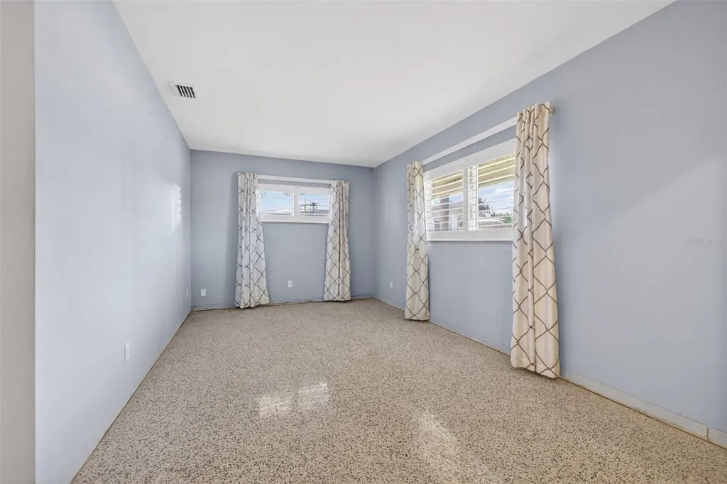 1276 37th Avenue NE St Petersburg FL 33704